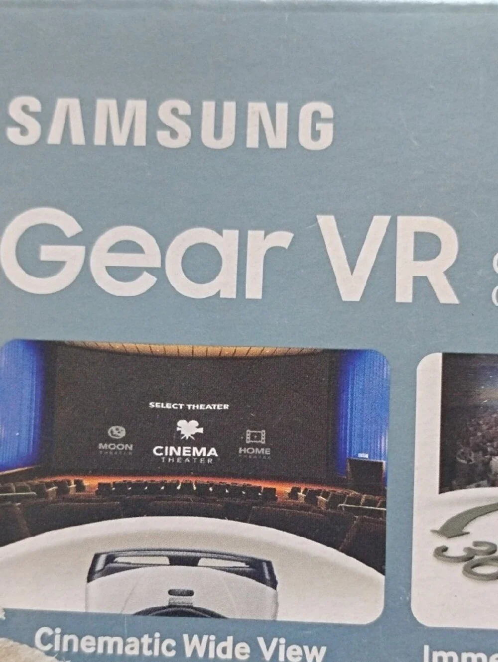 Samsung Gear VR Headset - White and Black Trim